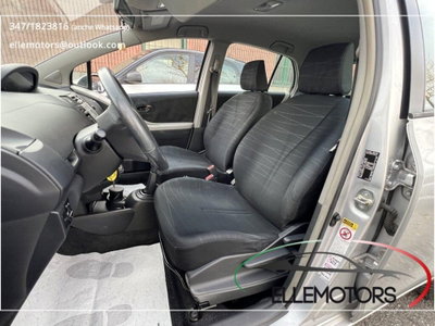 Toyota Yaris 1.0 5 porte Navi (10)