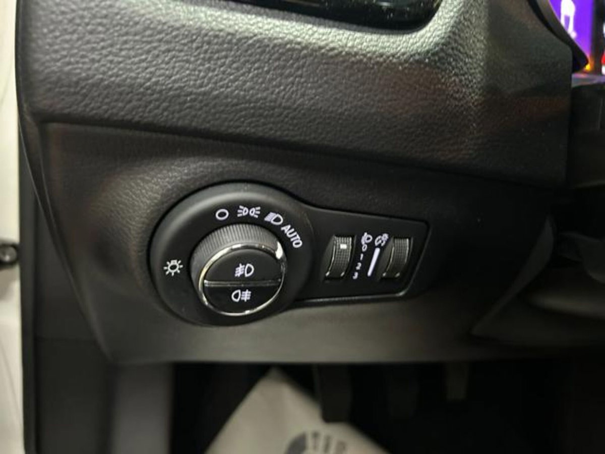 Jeep Compass 1.6 Multijet II 2WD Limited (19)