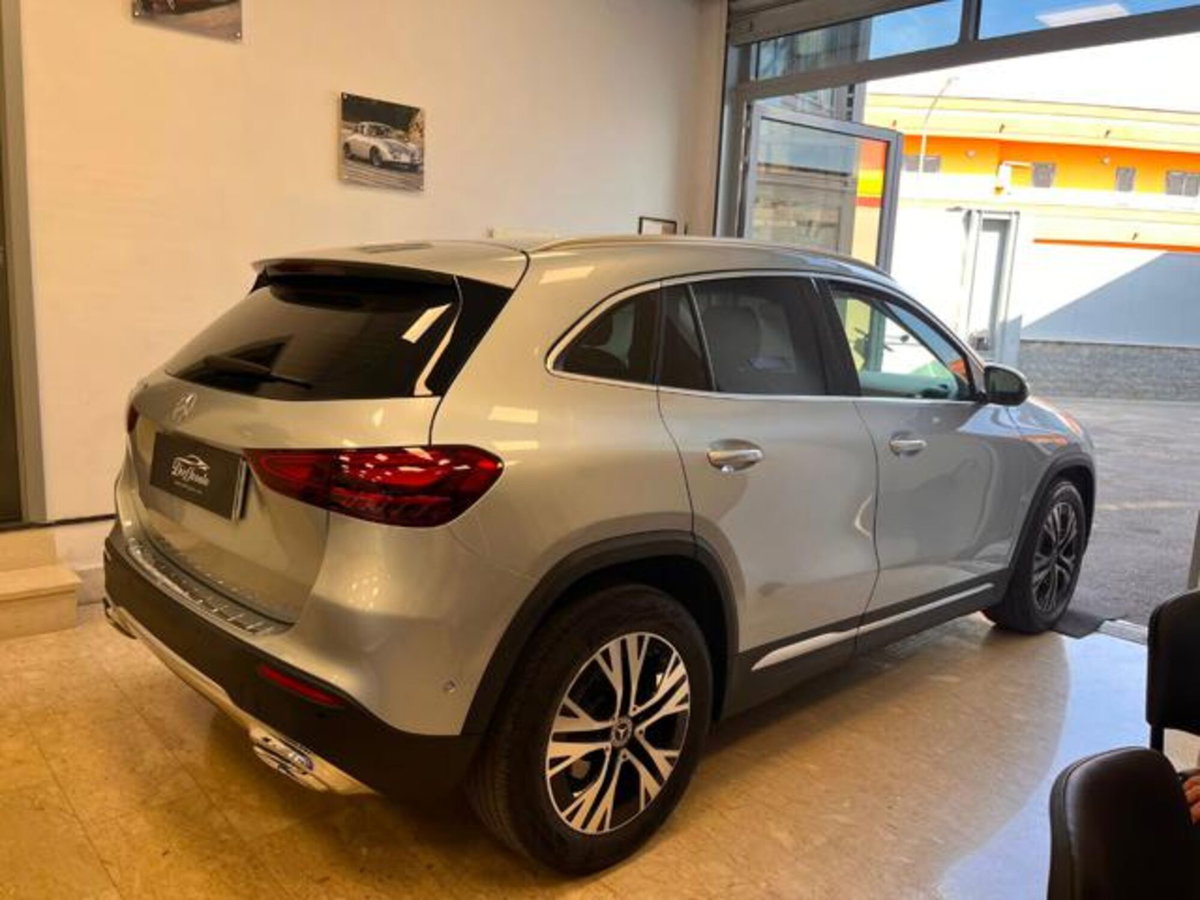 Mercedes-Benz GLA SUV 180 d Progressive Advanced Plus auto (5)