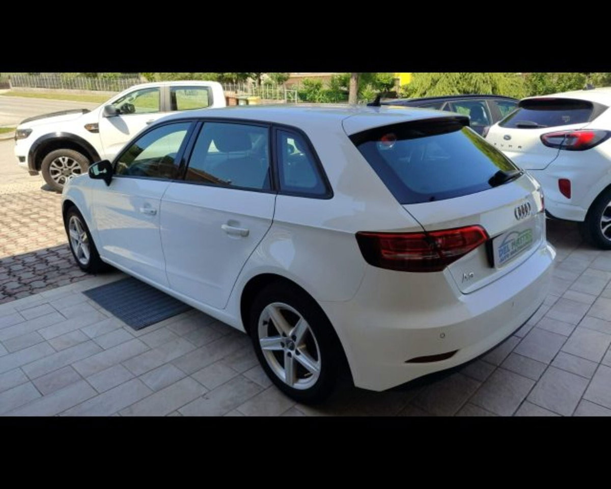 Audi A3 Sportback 30 g-tron S tronic Business (11)