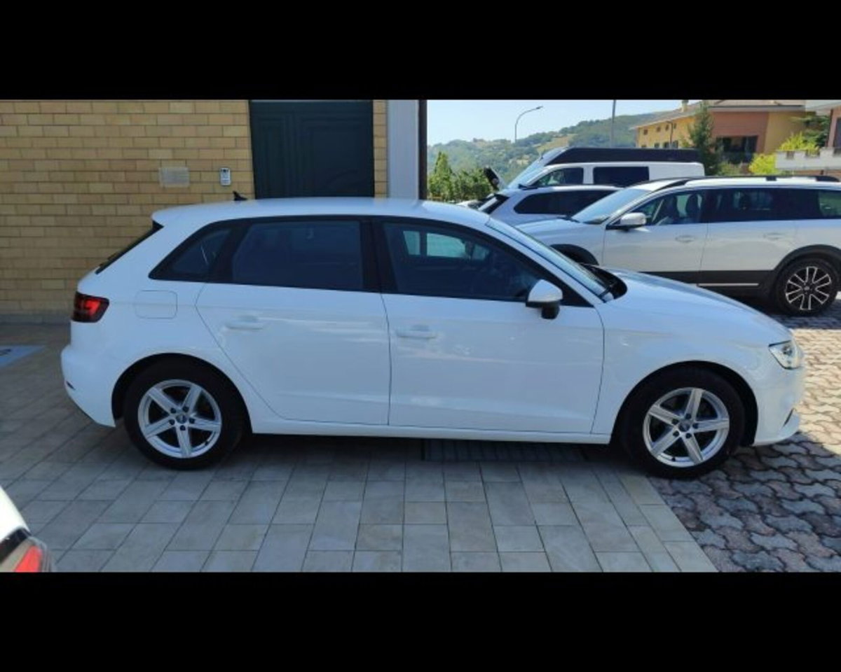 Audi A3 Sportback 30 g-tron S tronic Business (3)