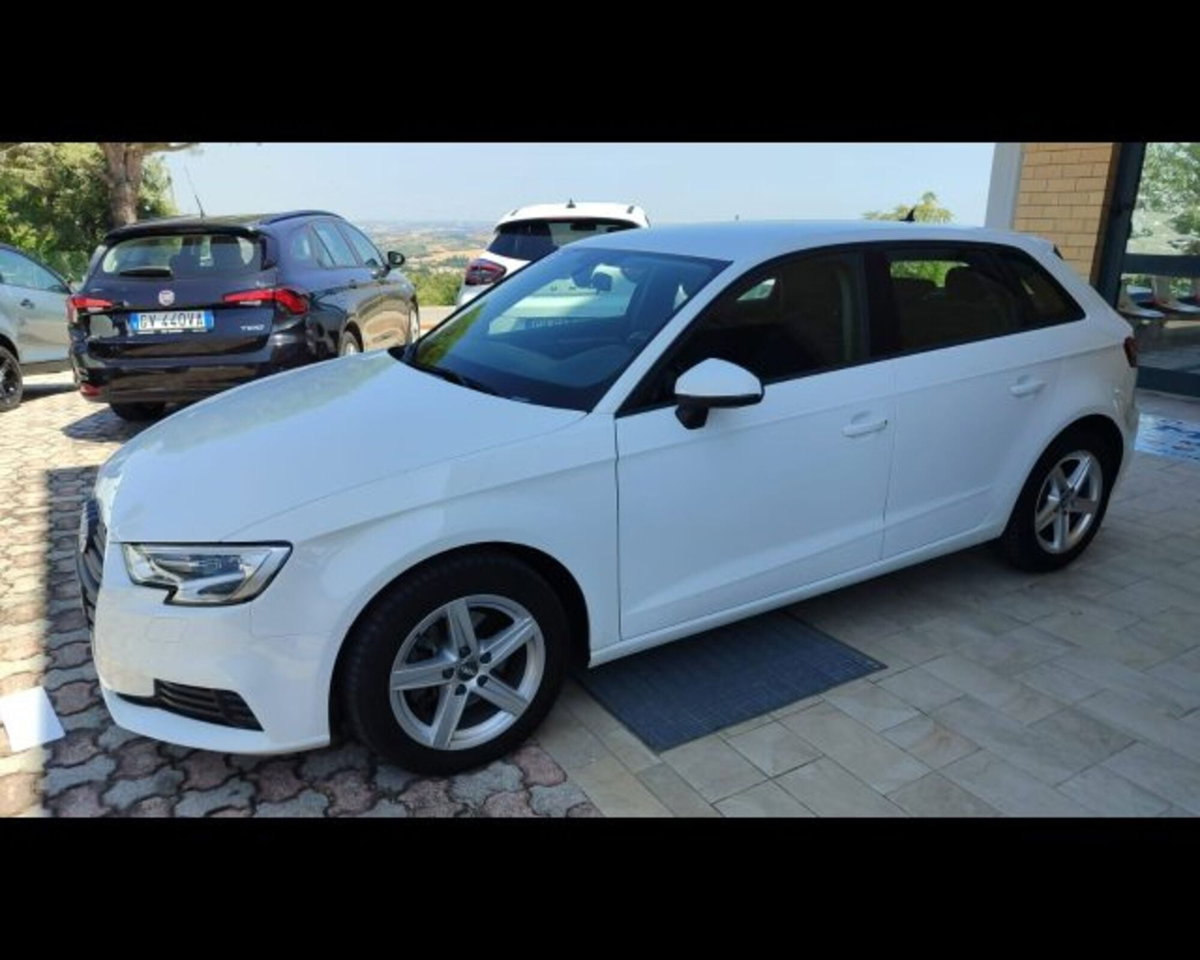 Audi A3 Sportback 30 g-tron S tronic Business (7)