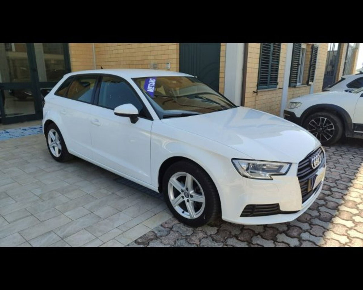 Audi A3 Sportback 30 g-tron S tronic Business (9)