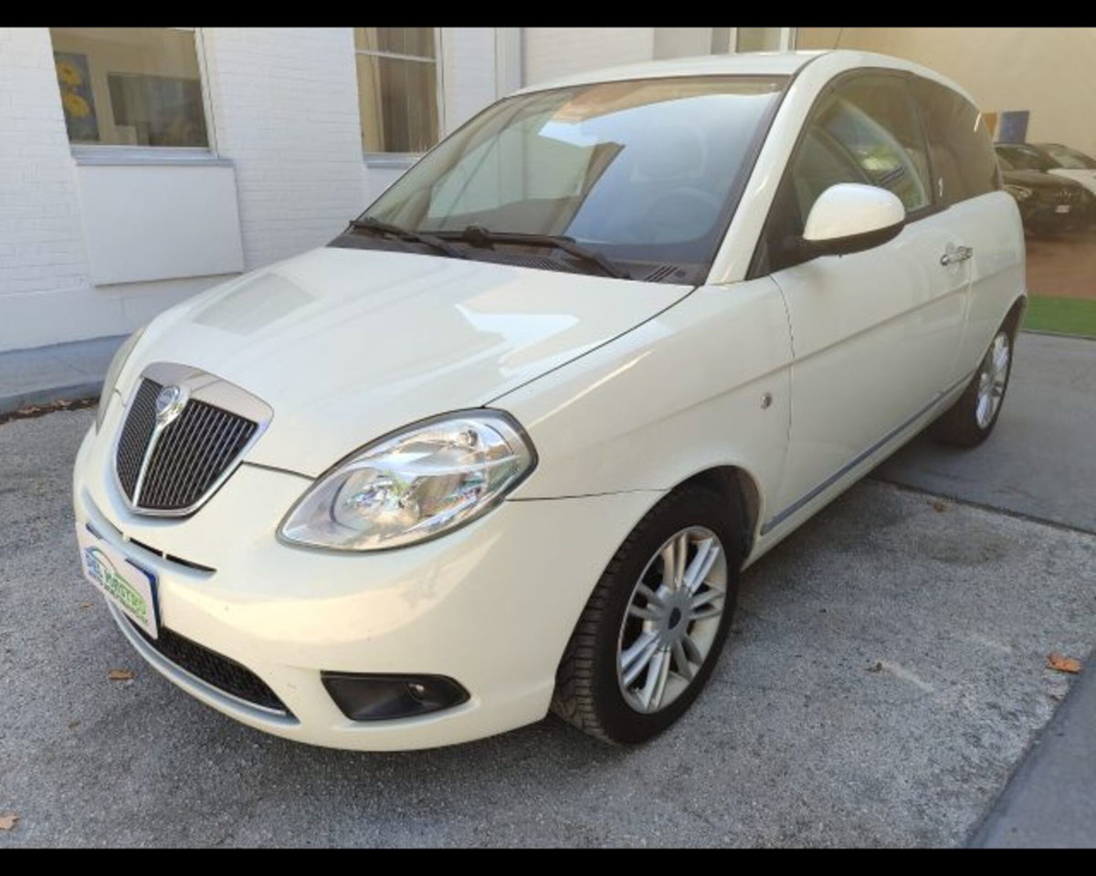 Lancia Ypsilon 1.3 MJT 75 CV Platino