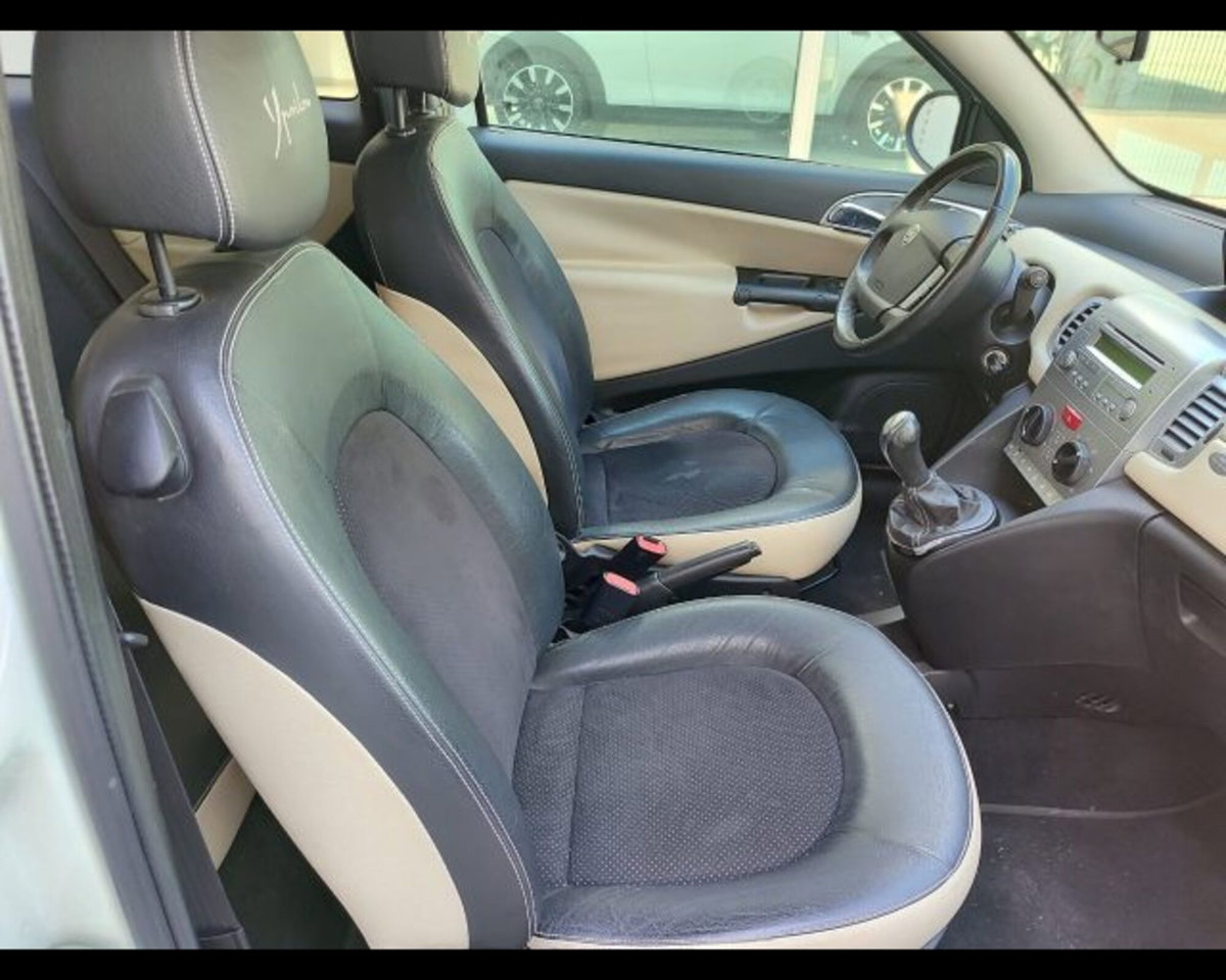 Lancia Ypsilon 1.3 MJT 75 CV Platino (14)