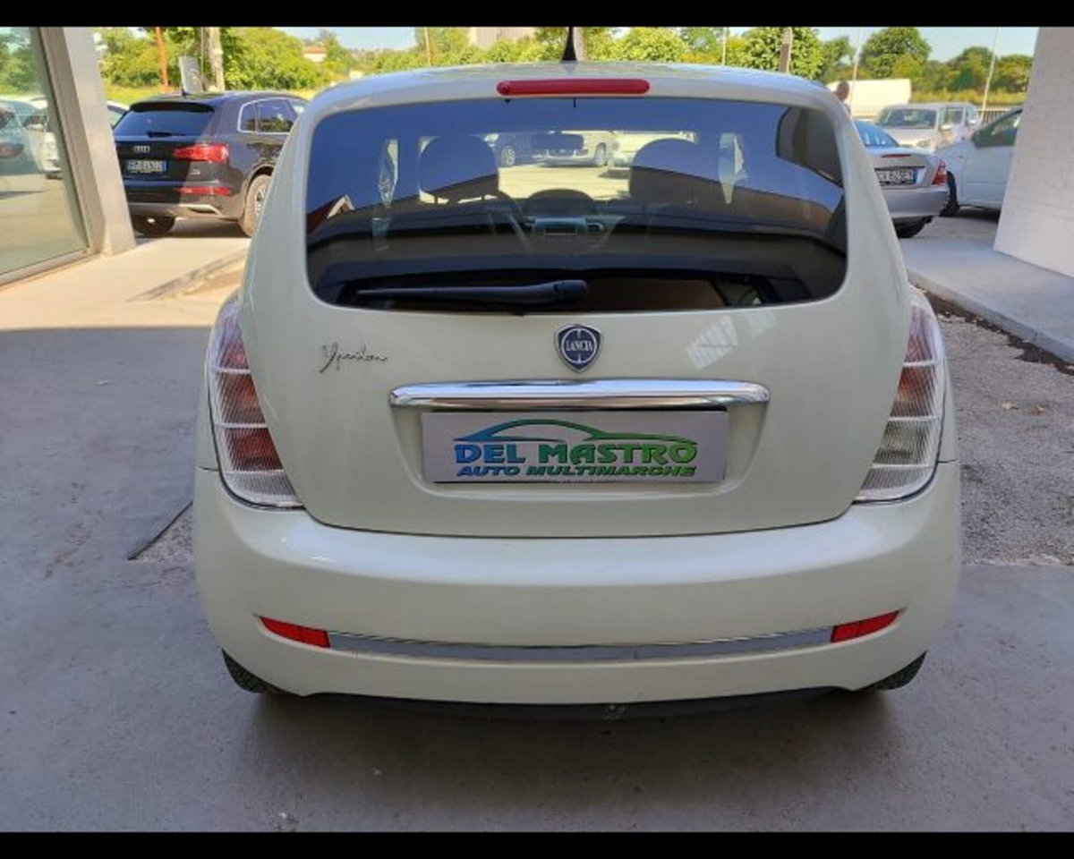 Lancia Ypsilon 1.3 MJT 75 CV Platino (5)