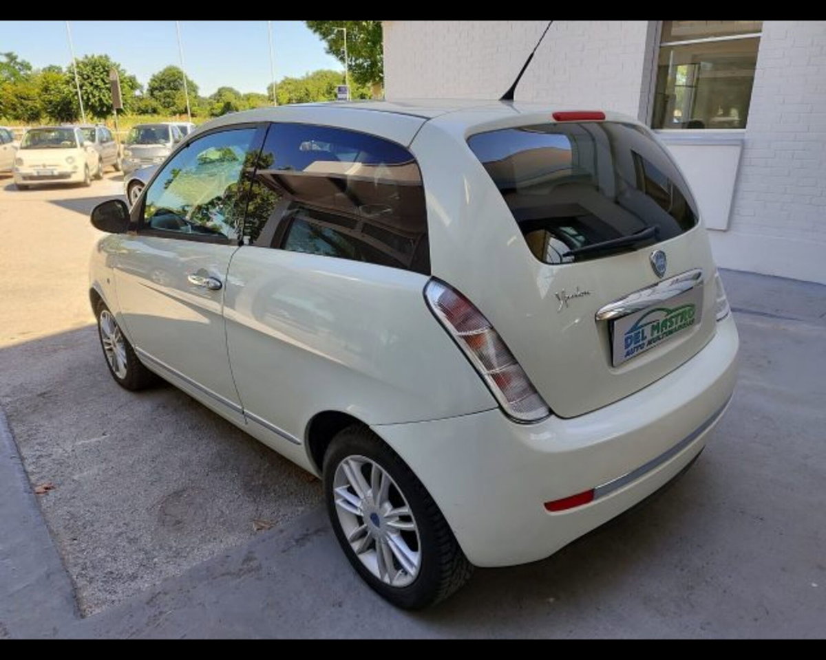Lancia Ypsilon 1.3 MJT 75 CV Platino (6)