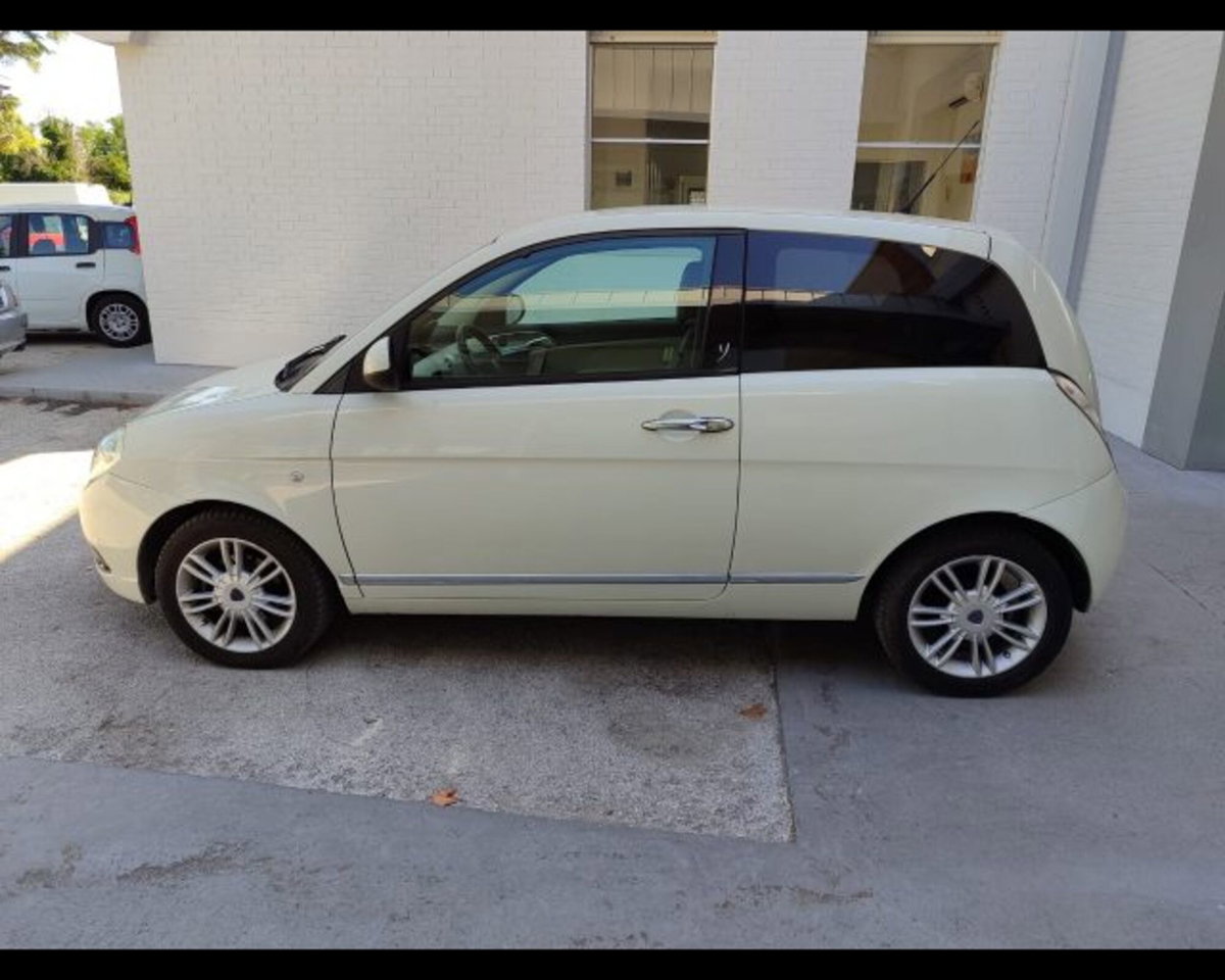 Lancia Ypsilon 1.3 MJT 75 CV Platino (7)