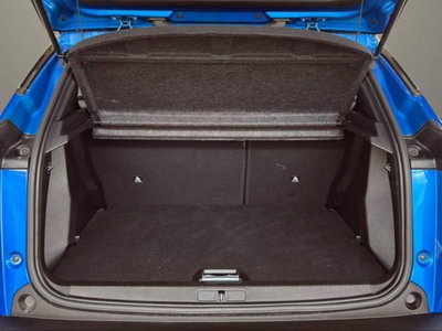 Peugeot 2008 BlueHDi 130 S&S EAT8 GT Pack (7)