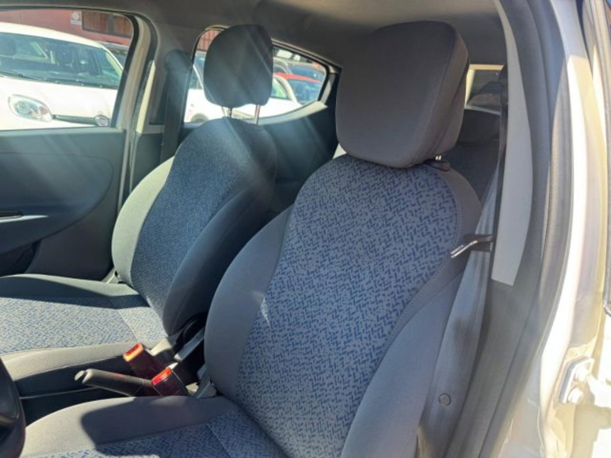 Lancia Ypsilon 1.0 FireFly 5 porte S&S Hybrid Ecochic A. Ferretti (10)