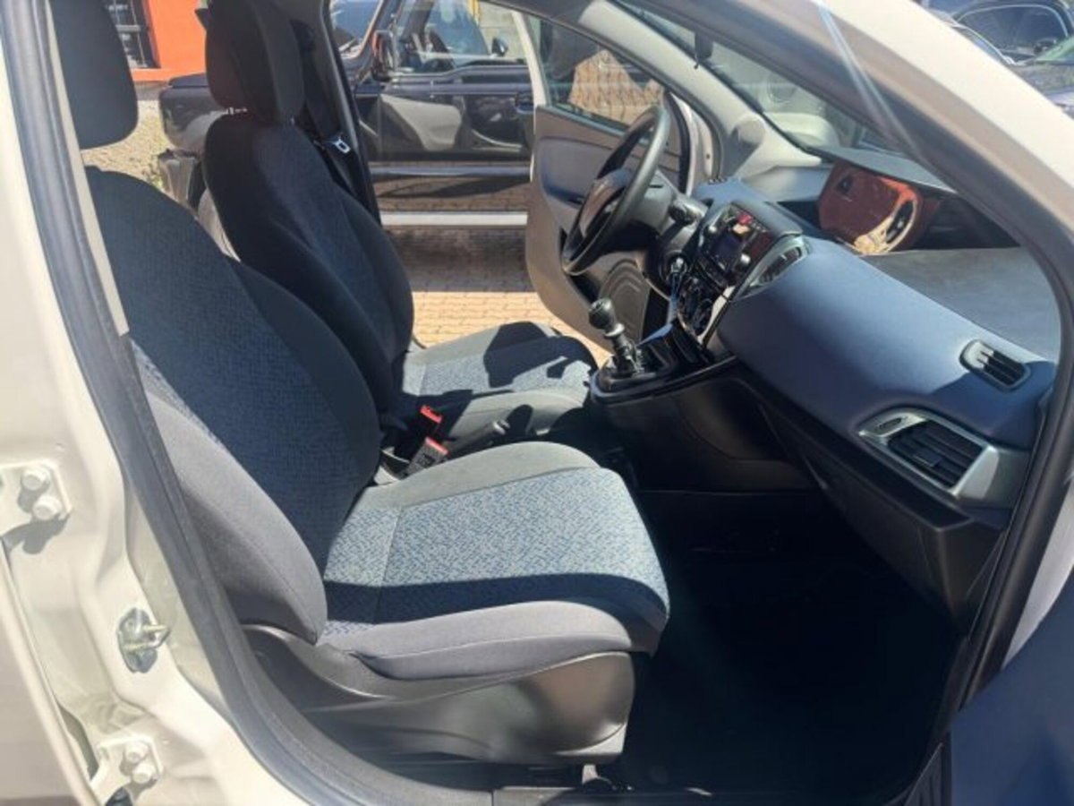 Lancia Ypsilon 1.0 FireFly 5 porte S&S Hybrid Ecochic A. Ferretti (11)