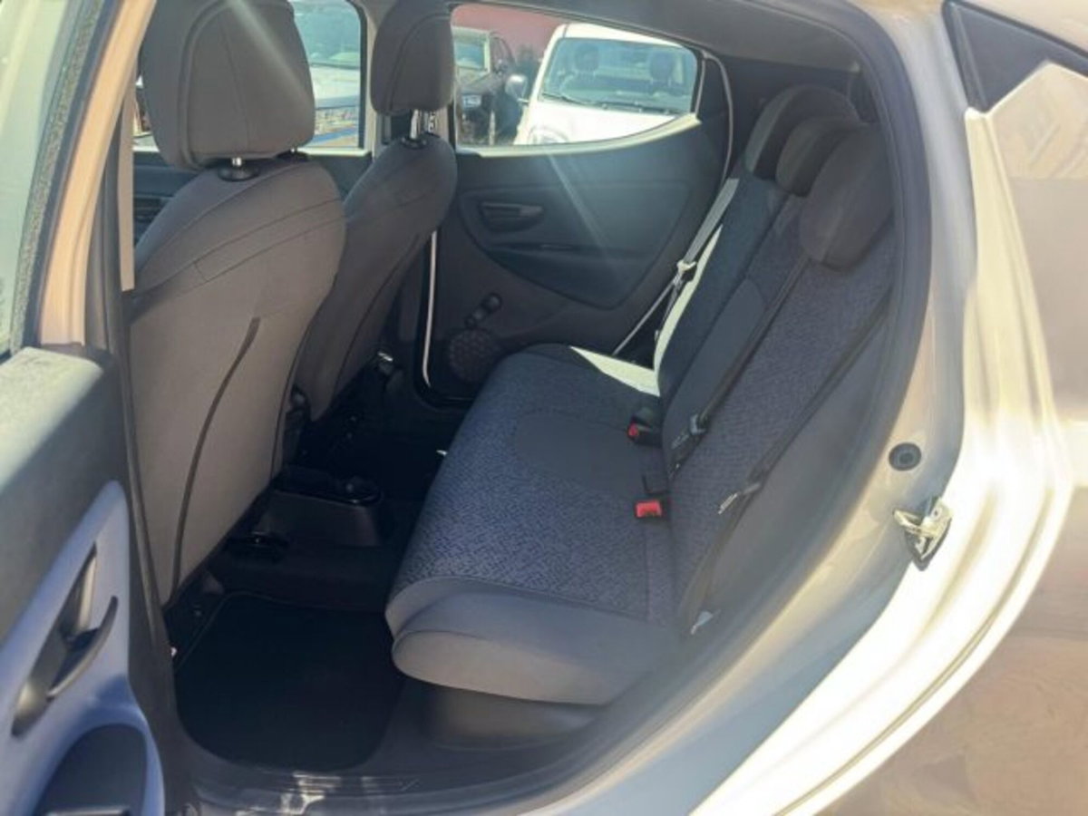 Lancia Ypsilon 1.0 FireFly 5 porte S&S Hybrid Ecochic A. Ferretti (15)