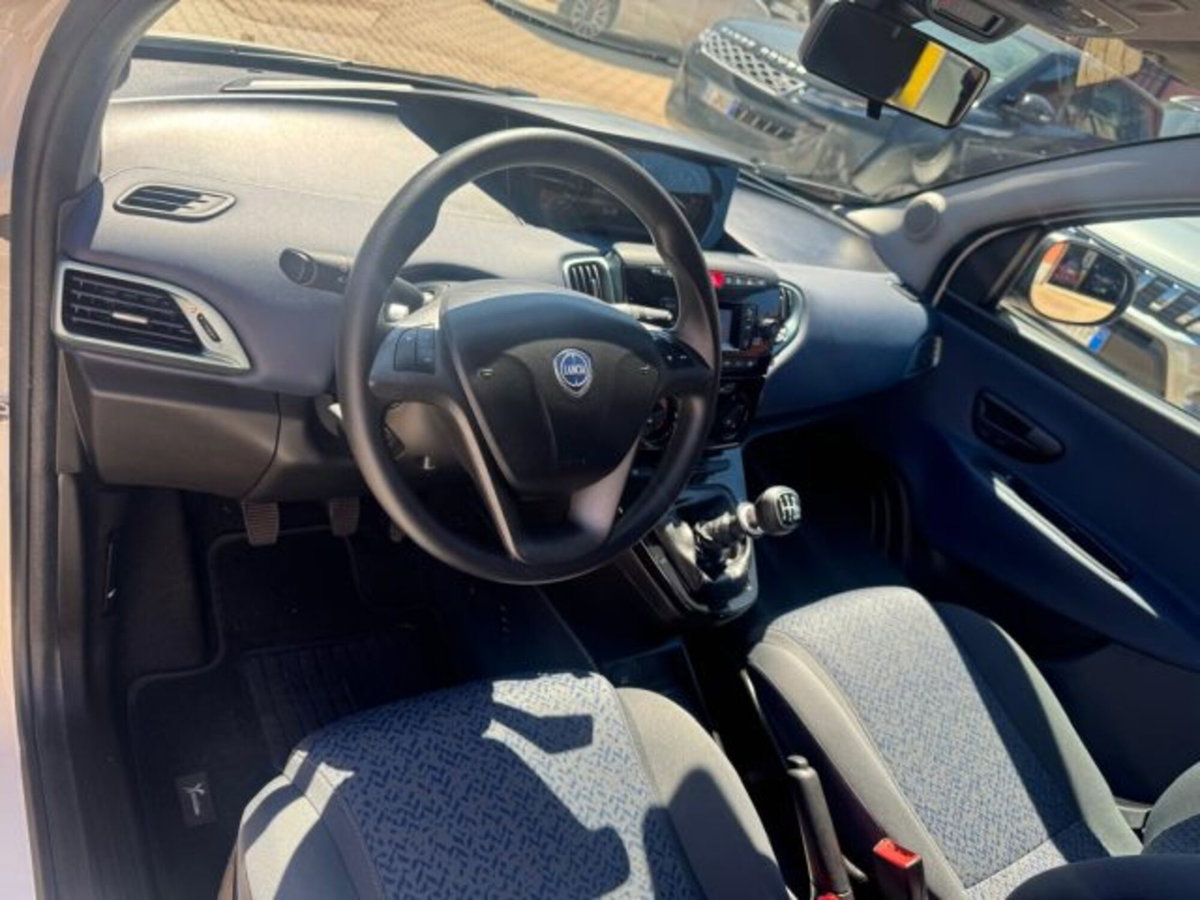 Lancia Ypsilon 1.0 FireFly 5 porte S&S Hybrid Ecochic A. Ferretti (18)