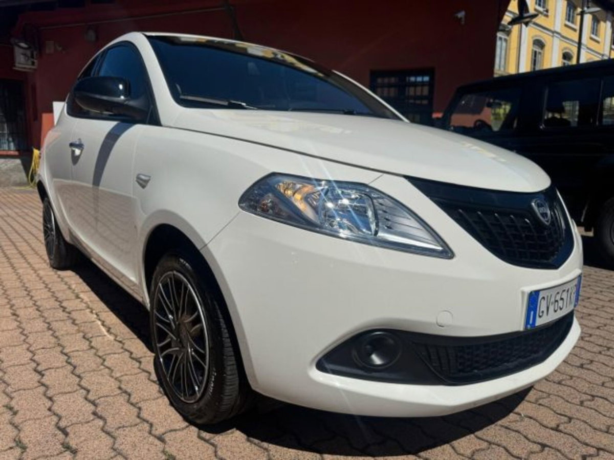 Lancia Ypsilon 1.0 FireFly 5 porte S&S Hybrid Ecochic A. Ferretti (2)
