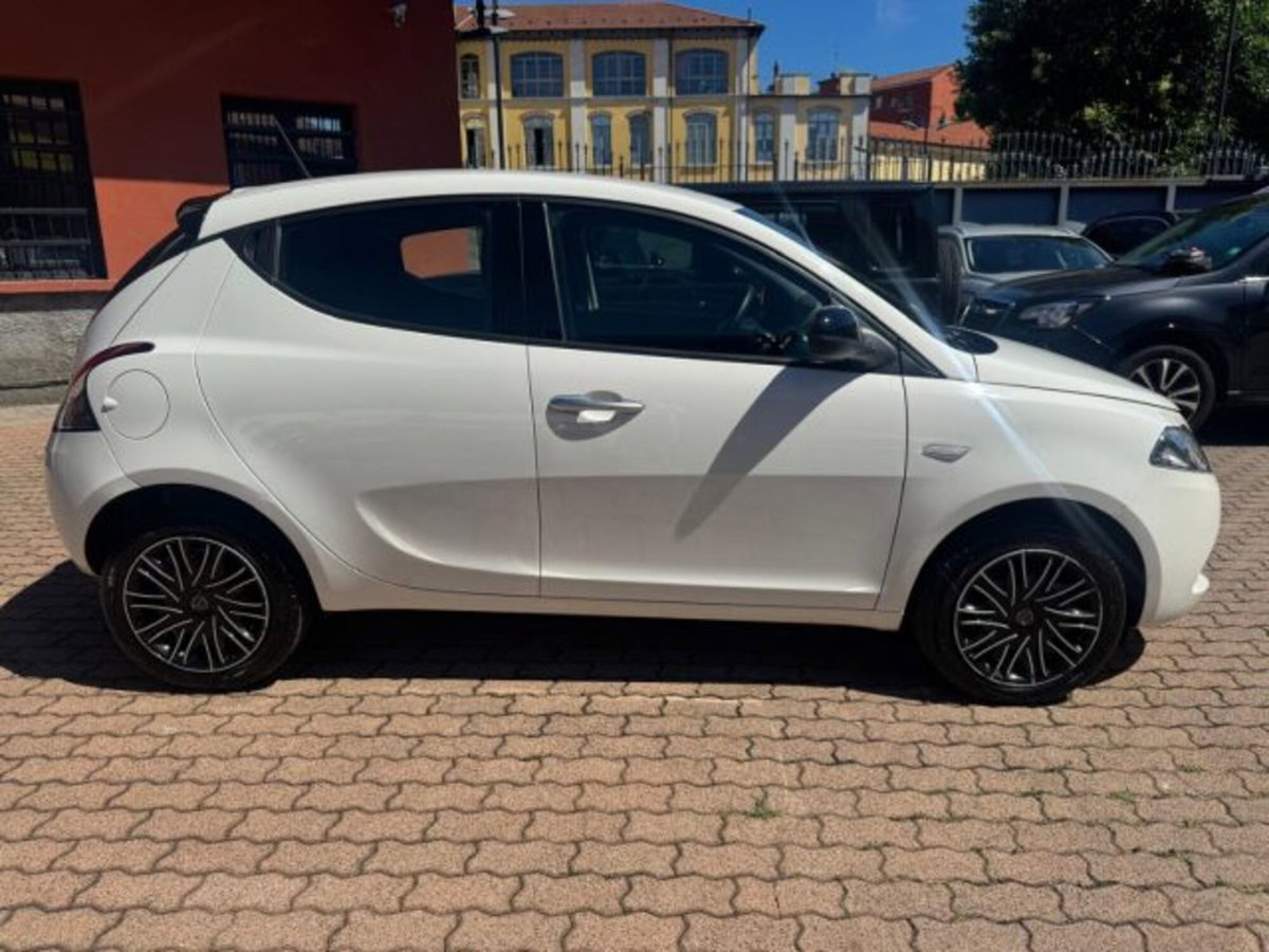 Lancia Ypsilon 1.0 FireFly 5 porte S&S Hybrid Ecochic A. Ferretti (4)