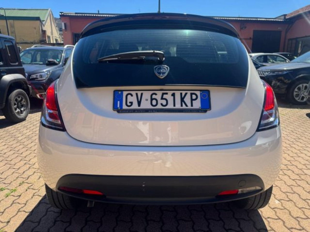 Lancia Ypsilon 1.0 FireFly 5 porte S&S Hybrid Ecochic A. Ferretti (5)