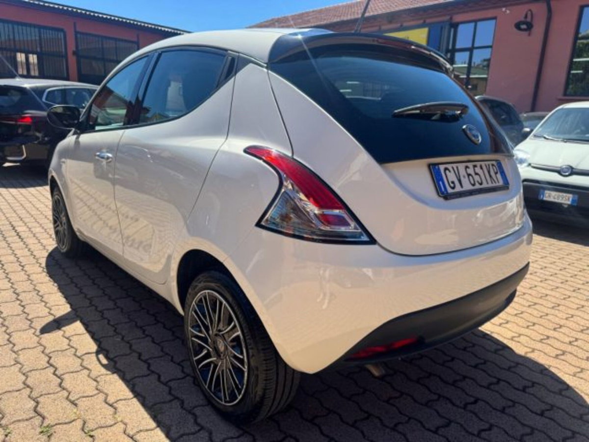 Lancia Ypsilon 1.0 FireFly 5 porte S&S Hybrid Ecochic A. Ferretti (7)