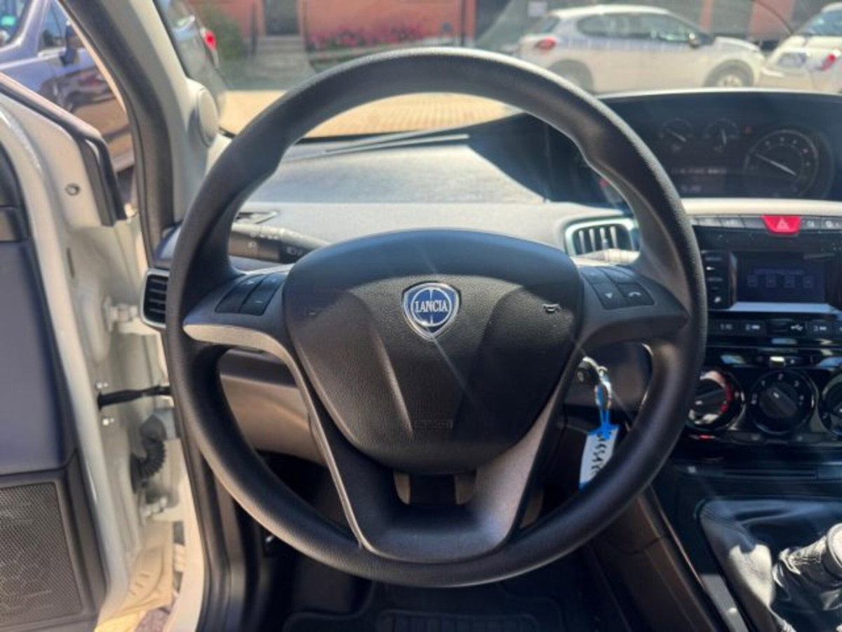 Lancia Ypsilon 1.0 FireFly 5 porte S&S Hybrid Ecochic A. Ferretti (8)