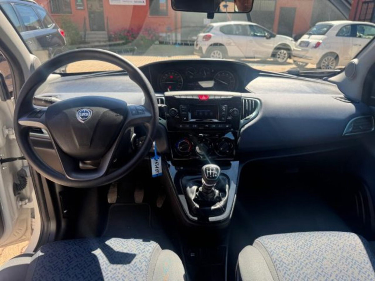 Lancia Ypsilon 1.0 FireFly 5 porte S&S Hybrid Ecochic A. Ferretti (9)