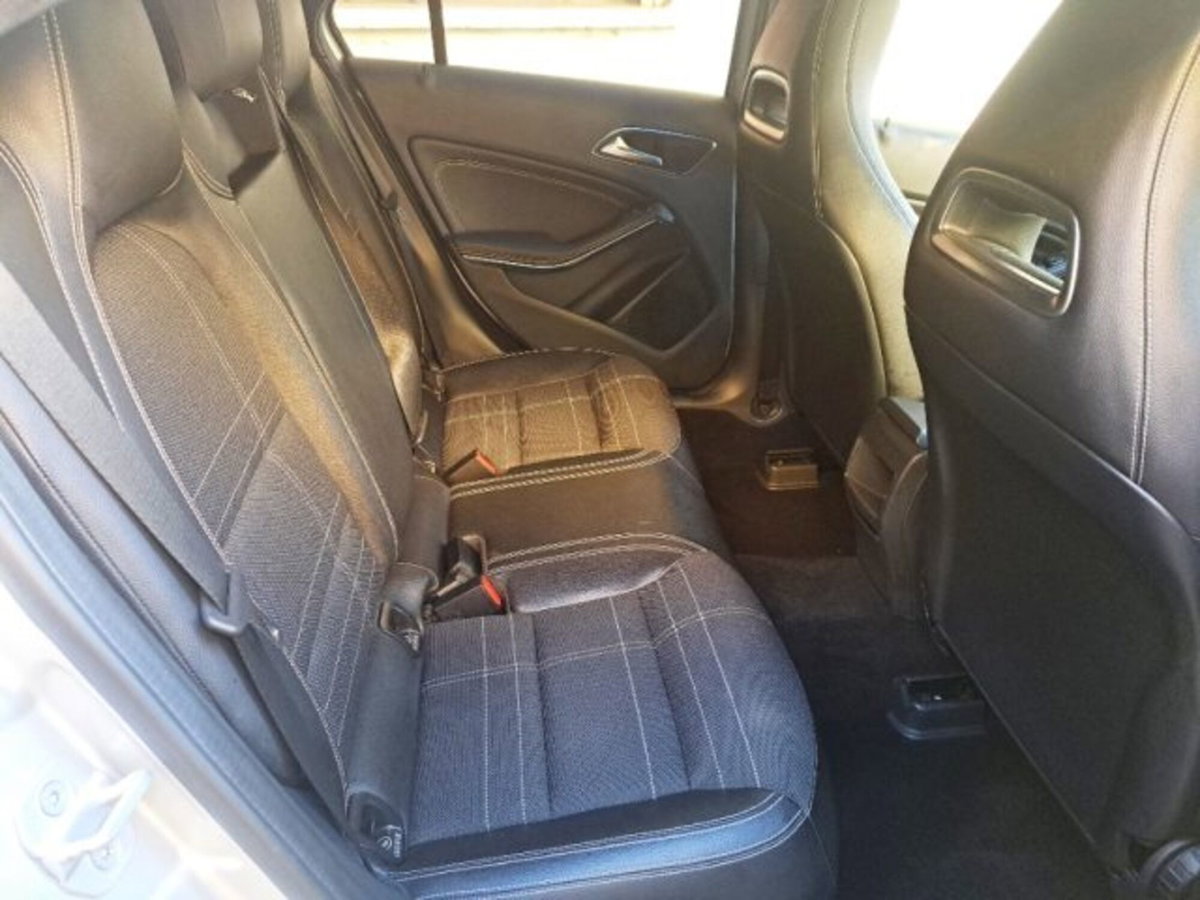 Mercedes-Benz Classe A 200 BlueEFFICIENCY Premium (11)