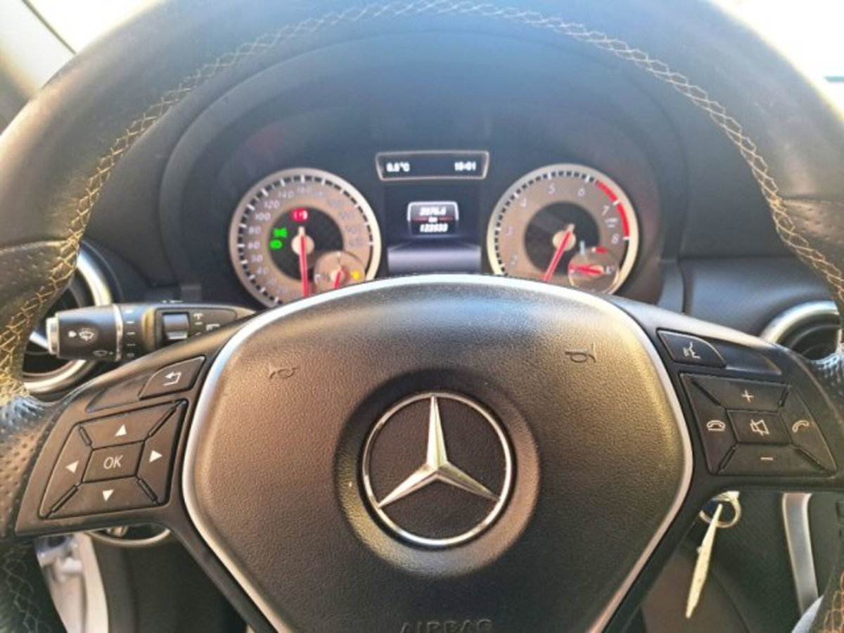 Mercedes-Benz Classe A 200 BlueEFFICIENCY Premium (17)