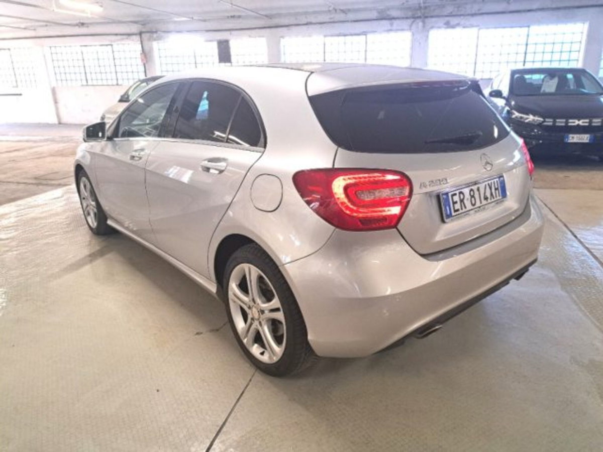 Mercedes-Benz Classe A 200 BlueEFFICIENCY Premium (3)