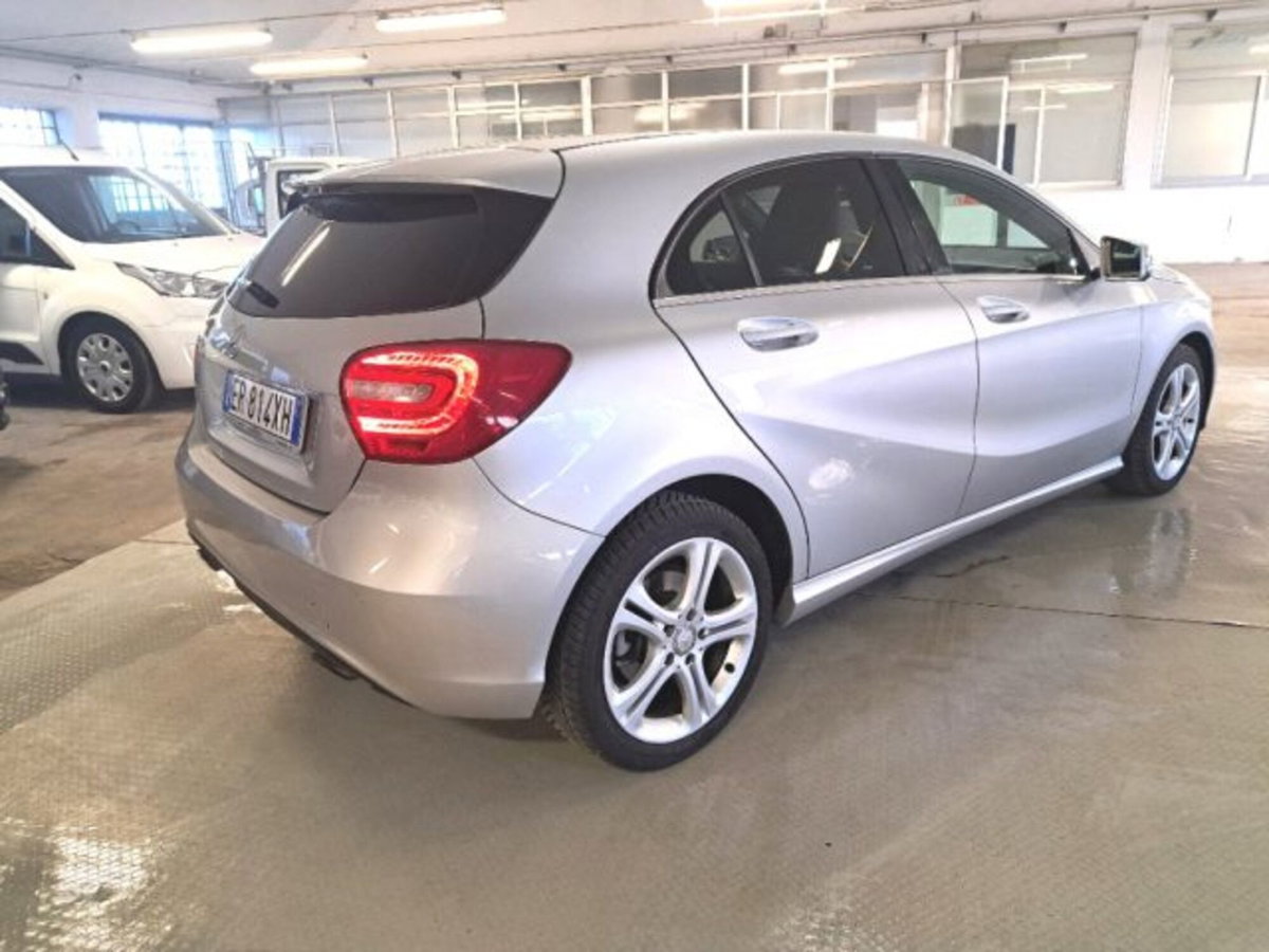 Mercedes-Benz Classe A 200 BlueEFFICIENCY Premium (4)