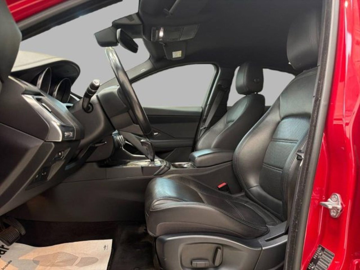 Jaguar E-Pace 2.0D 150 CV AWD aut. R-Dynamic HSE (12)