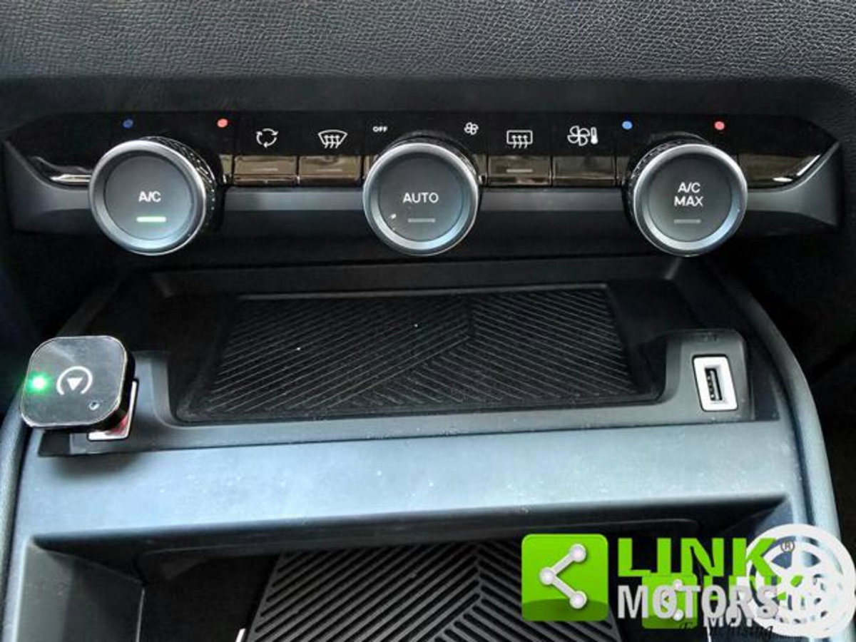 Citroen C4 PureTech 130 S&S EAT8 Shine (12)