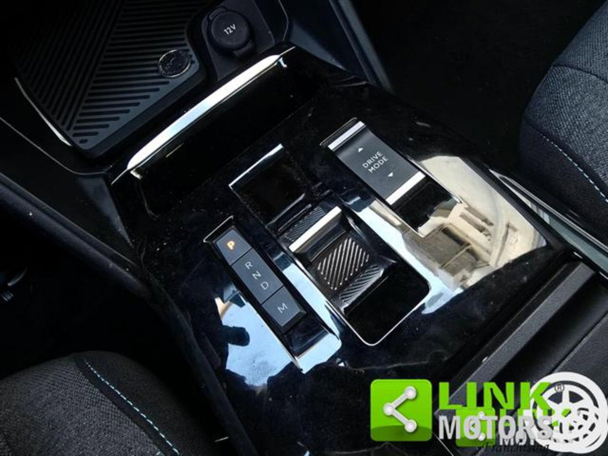 Citroen C4 PureTech 130 S&S EAT8 Shine (13)
