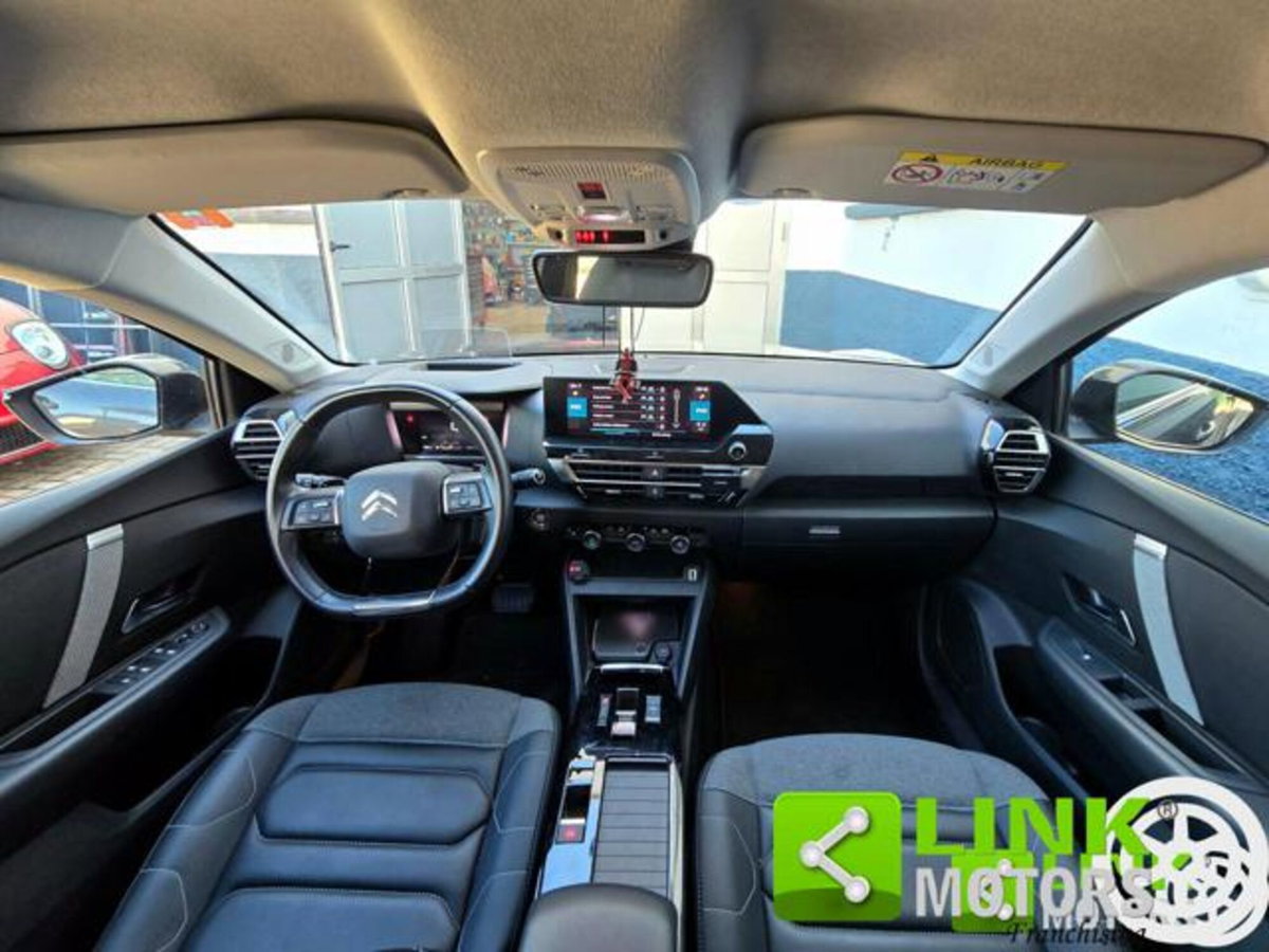 Citroen C4 PureTech 130 S&S EAT8 Shine (8)