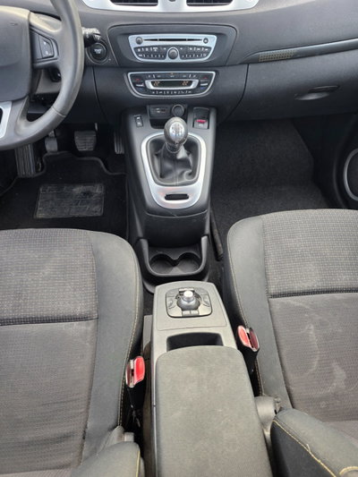 Renault Scenic E-Tech Electric 1.5 dCi 110CV Luxe (11)