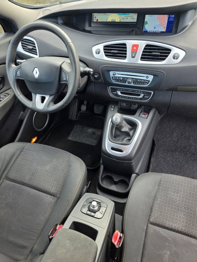 Renault Scenic E-Tech Electric 1.5 dCi 110CV Luxe (12)