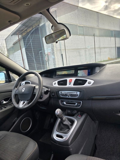 Renault Scenic E-Tech Electric 1.5 dCi 110CV Luxe (13)