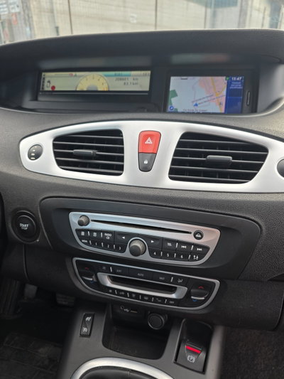 Renault Scenic E-Tech Electric 1.5 dCi 110CV Luxe (15)
