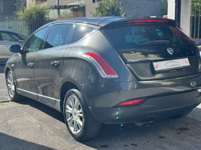 Lancia Delta 1.9 MJT Twinturbo DPF Oro (5)