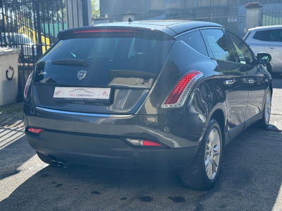 Lancia Delta 1.9 MJT Twinturbo DPF Oro (6)