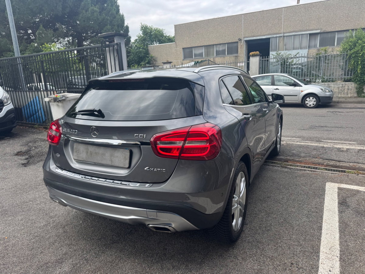 Mercedes-Benz GLA SUV 220 CDI Automatic 4Matic Premium (9)