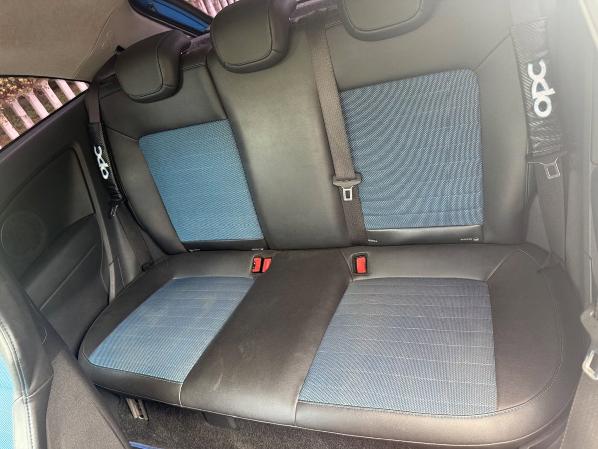 Opel Corsa 1.6 T 192CV 3 porte OPC (11)