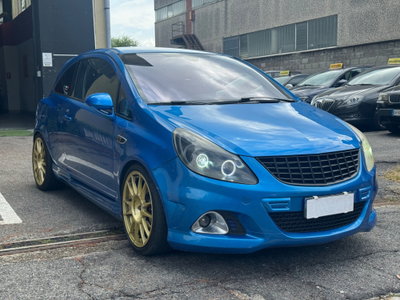 Opel Corsa 1.6 T 192CV 3 porte OPC (18)