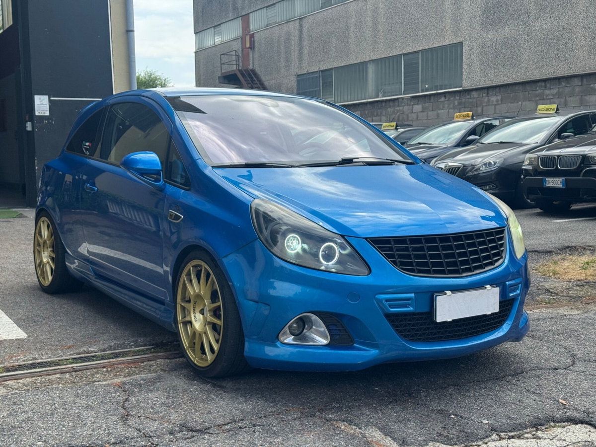 Opel Corsa 1.6 T 192CV 3 porte OPC (3)