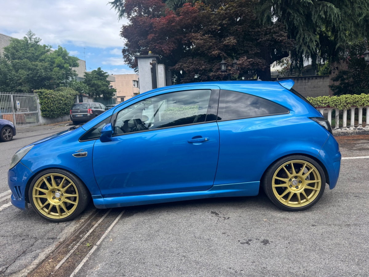 Opel Corsa 1.6 T 192CV 3 porte OPC (7)