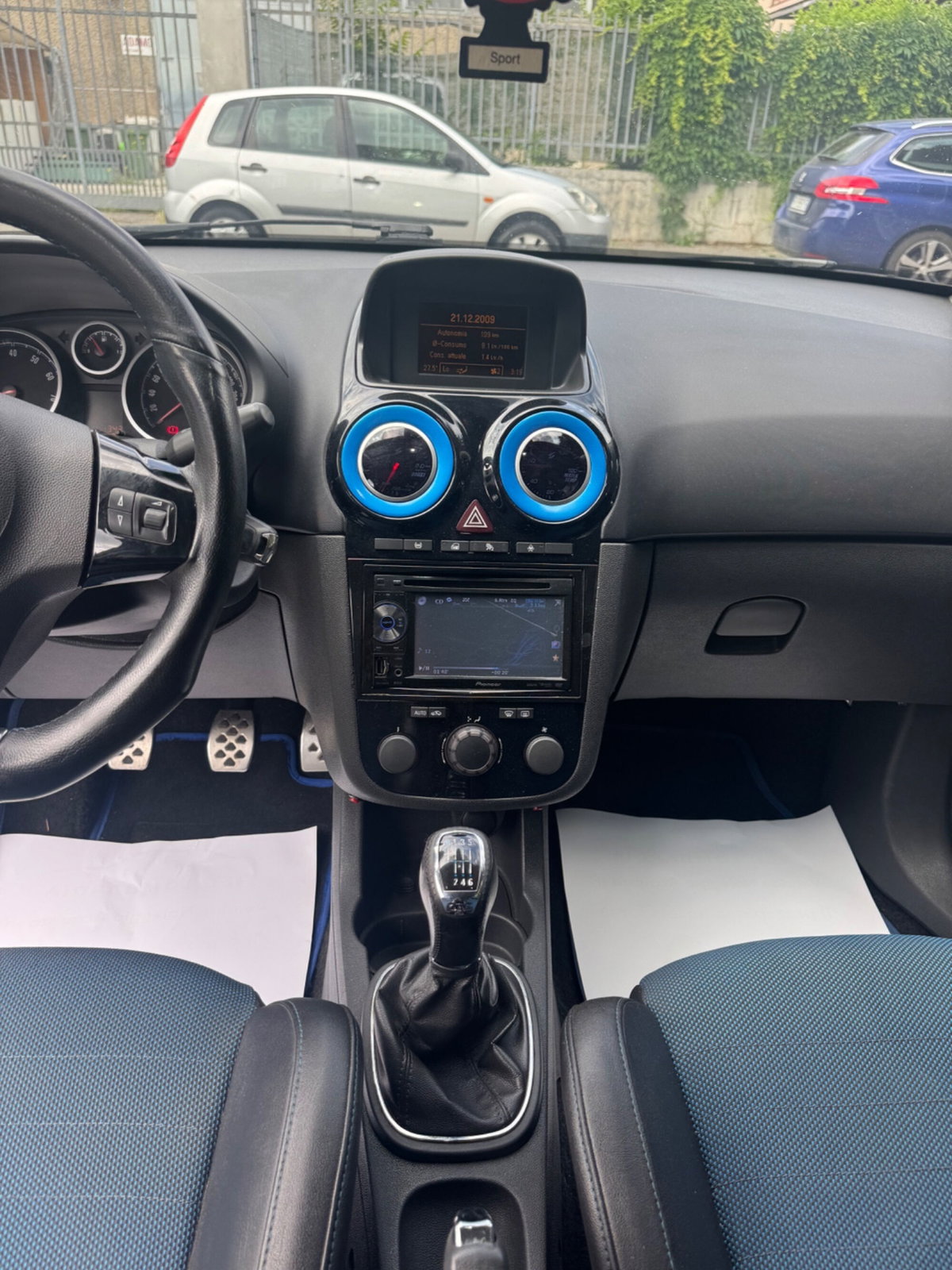 Opel Corsa 1.6 T 192CV 3 porte OPC (8)