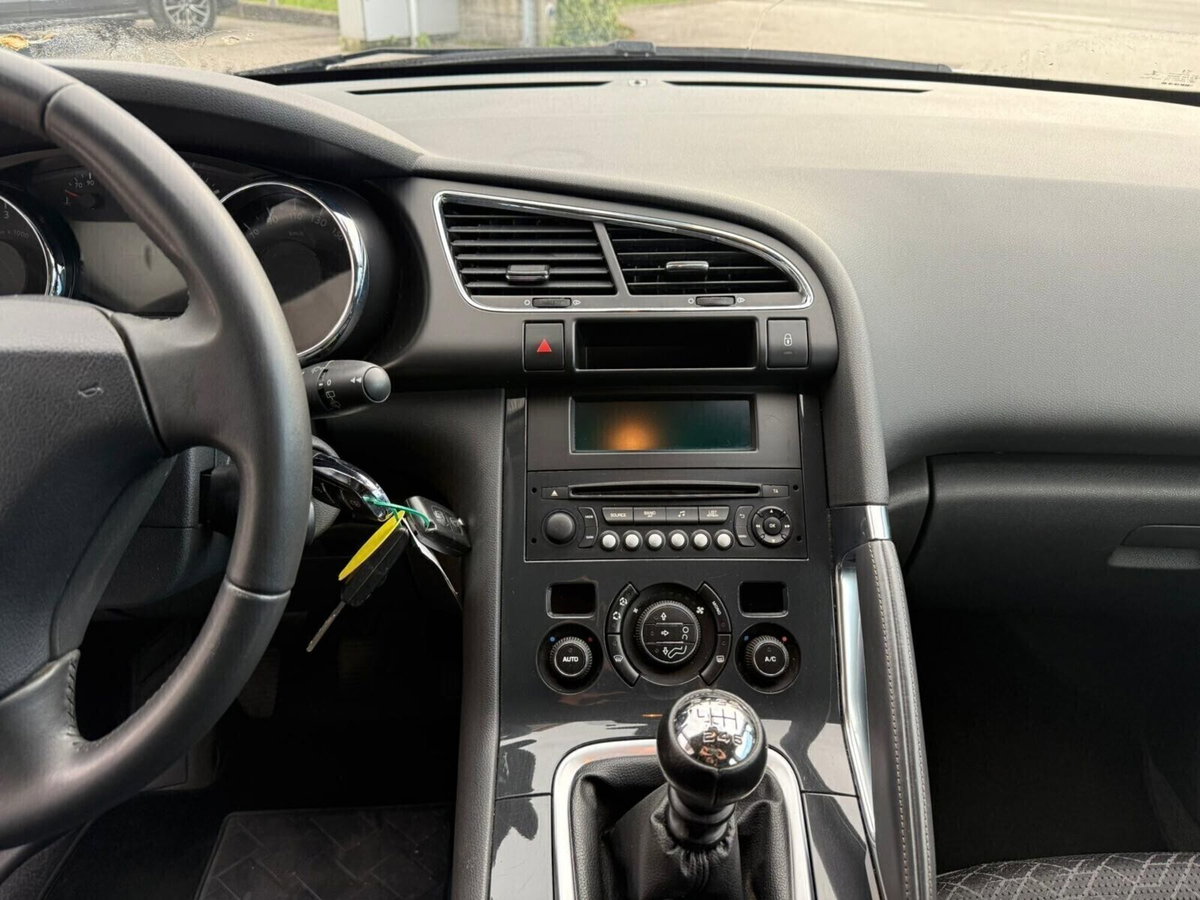 Peugeot 3008 1.6 HDi 115CV Business (10)