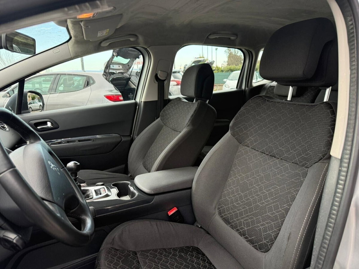 Peugeot 3008 1.6 HDi 115CV Business (13)