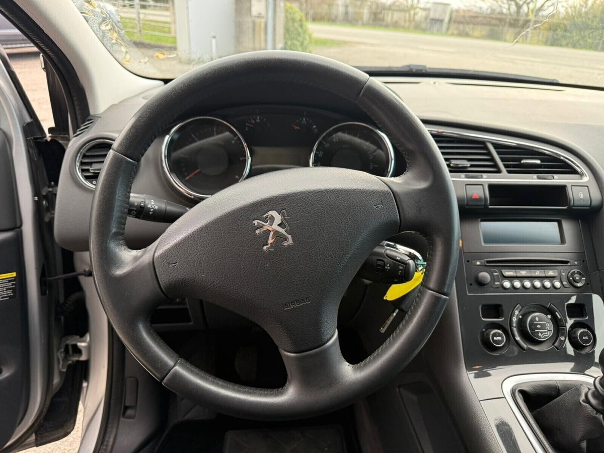 Peugeot 3008 1.6 HDi 115CV Business (15)