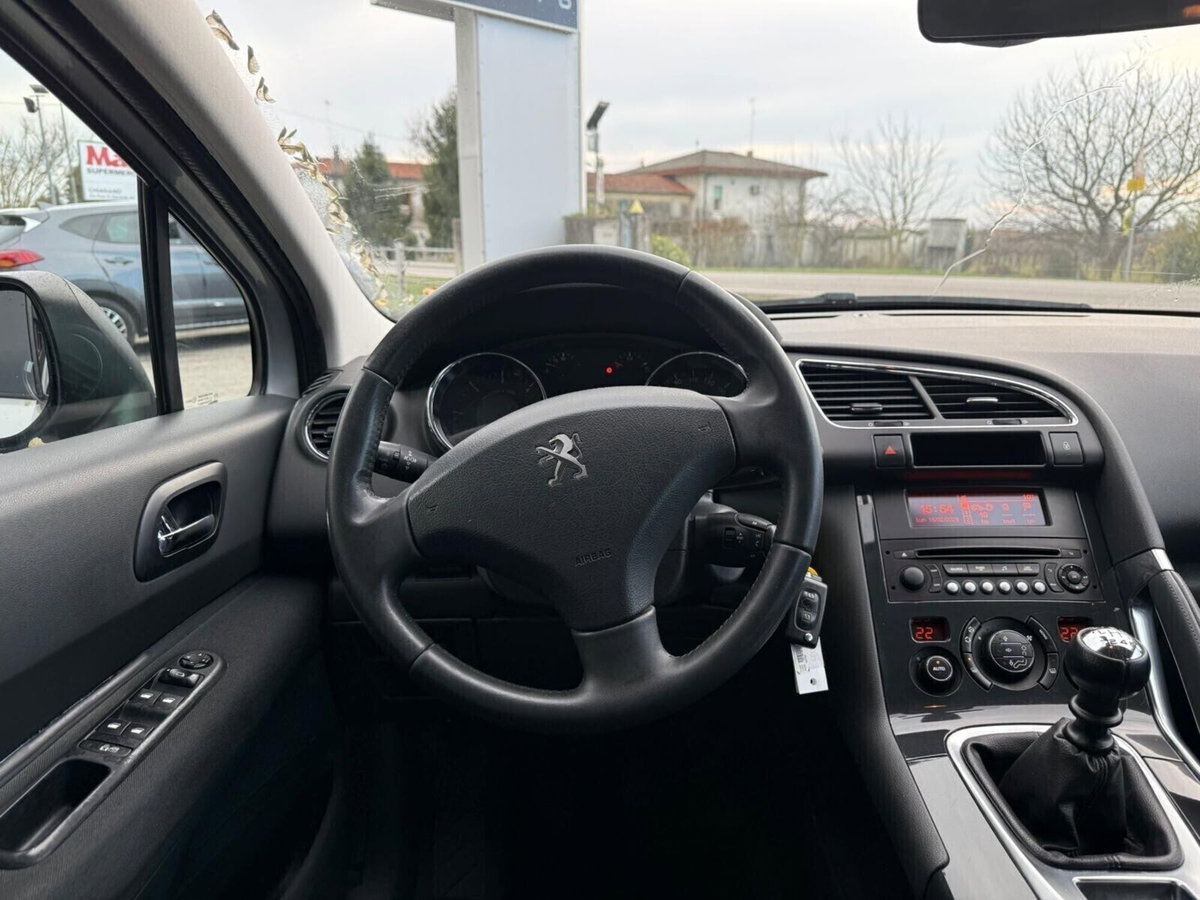 Peugeot 3008 1.6 HDi 115CV Business (16)