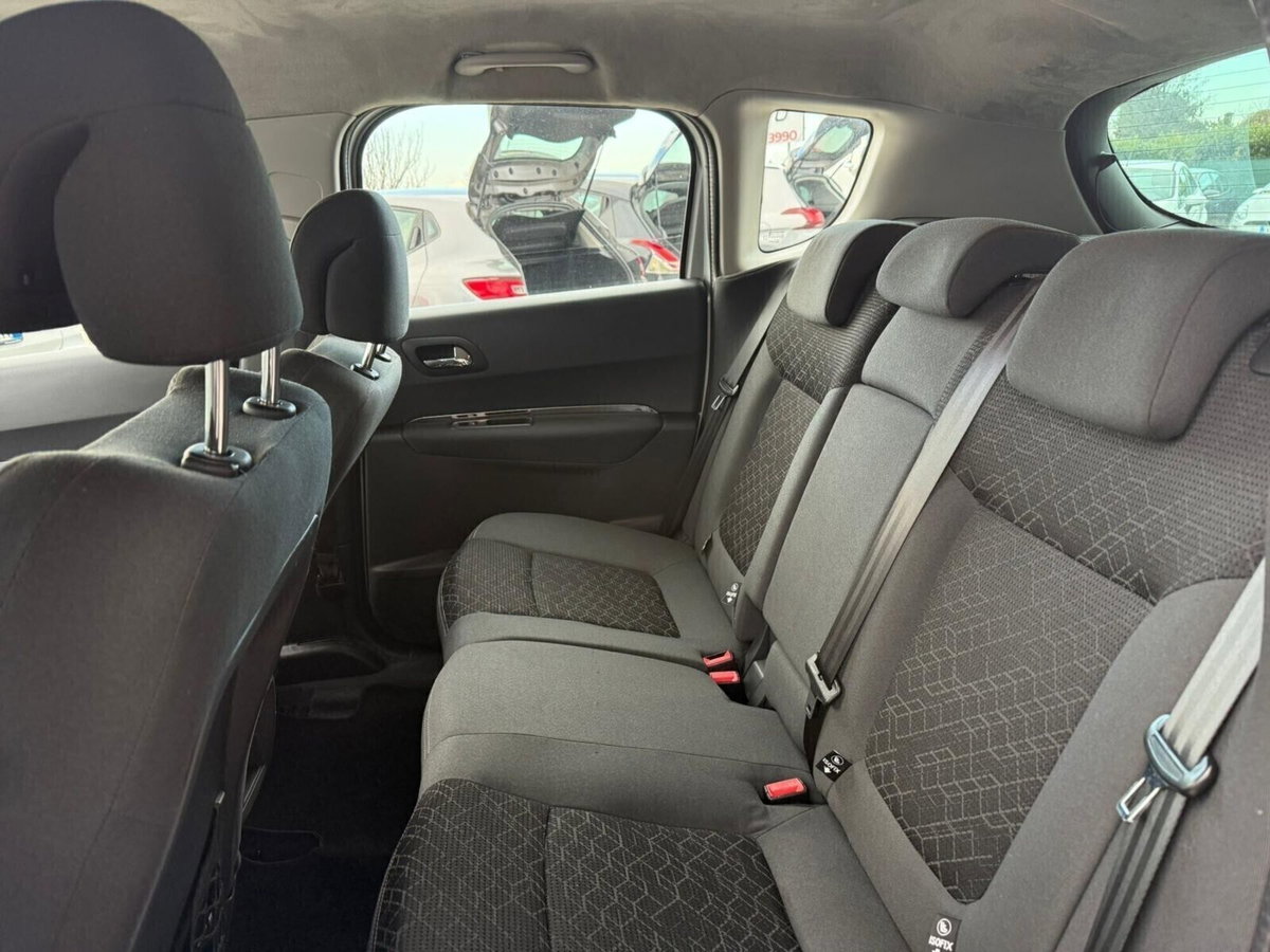 Peugeot 3008 1.6 HDi 115CV Business (17)