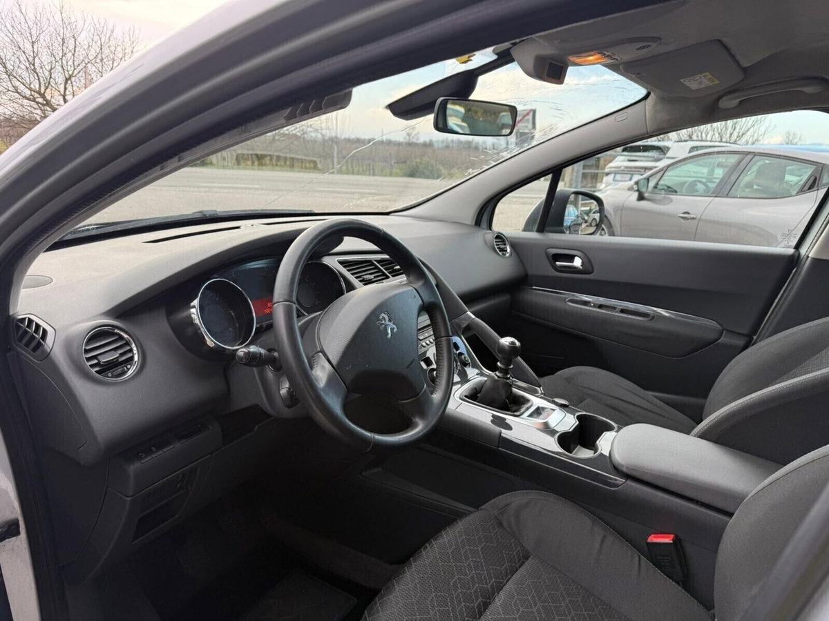 Peugeot 3008 1.6 HDi 115CV Business (8)