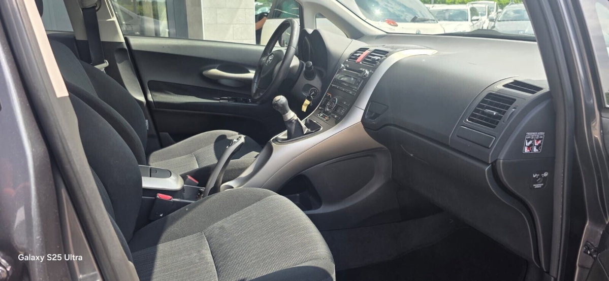 Toyota Auris 1.4 5 porte Sol (11)
